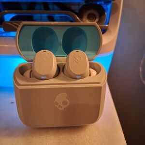 Skullcandy True Wireless Earbuds in Light Gray with Teal Interior